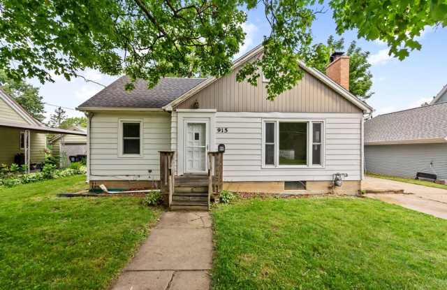 915 W 9th St - Cedar Falls photos photos