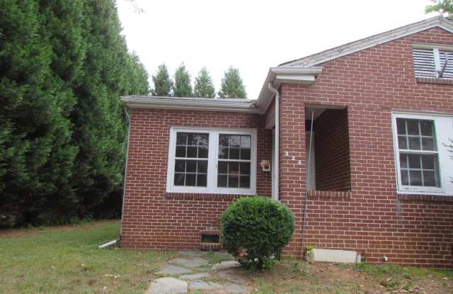 Delightful 2 Bed/1 Bath Duplex Apt - All Brick - Close to Downtown photos photos