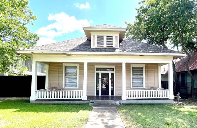 305 W 38th St, Austin - Great 4X2 Home Close to UT Campus photos photos