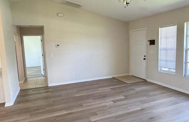 414 SE 13th St. Cape Coral, FL 33990 Gallery 4