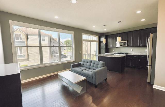 Updated 4bed/3bath Townhome in Prime Maple Grove Location. photos photos