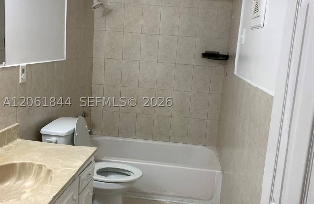 5453 NW 169th Ter Gallery 2