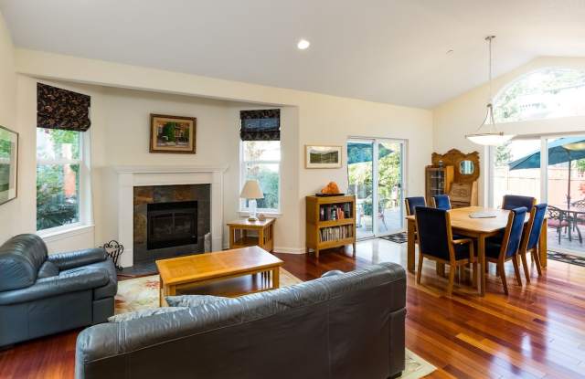 $6,450.00 / 3br - 2200ft 2 Custom Home, 2 miles(beach) Rio Delmar school Gallery 4