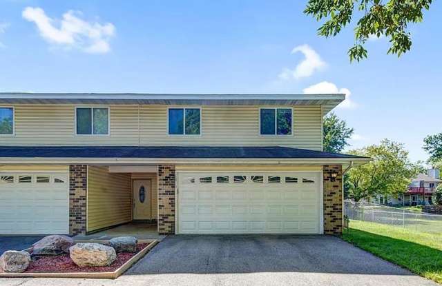 6843 Sandlewood Rd - 6843 Sandlewood Road, Woodbury, MN 55125