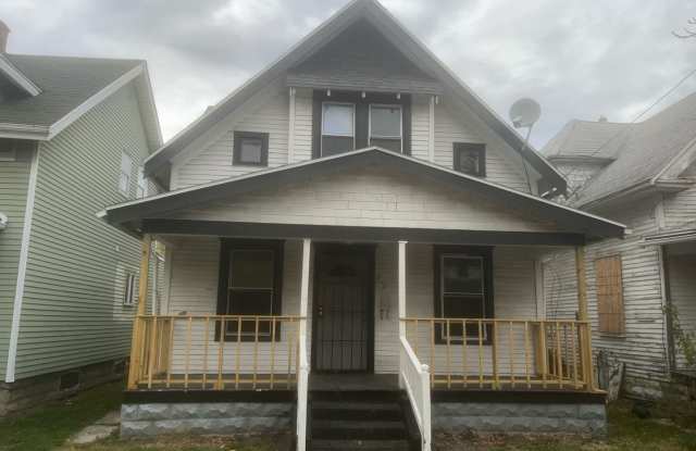 Spacious 4 Bedroom Located in North Toledo - 519 East Central Avenue, Toledo, OH 43608