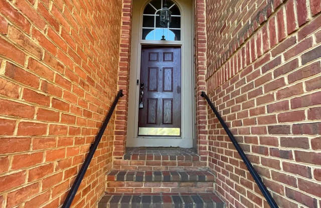 1679 HUNTING CREEK DRIVE Gallery 2