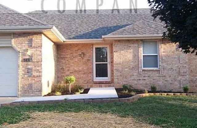 4 Bedroom | 3 Bathroom | Walk Out Basement | Two Kitchens and Two Living Areas-- NIXA SCHOOLS! photos photos
