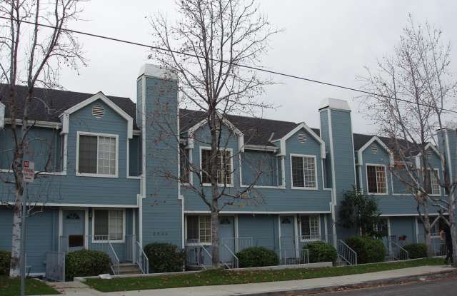 Charming 2 Bedroom 2 Bath townhouse with a balcony in La Crescenta. photos photos