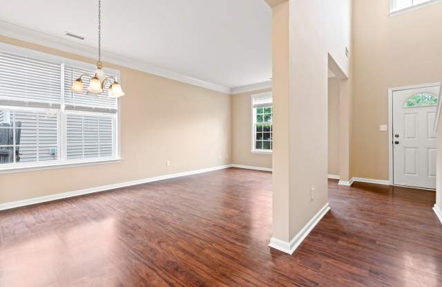 4 Bedroom With Fenced Yard In Great Location! Gallery 4