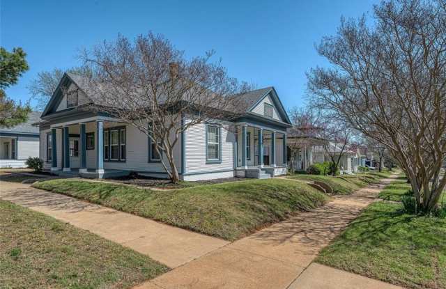 1231 W Main Street photos photos