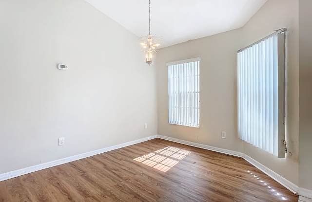 374 Pine Springs Dr Gallery 4