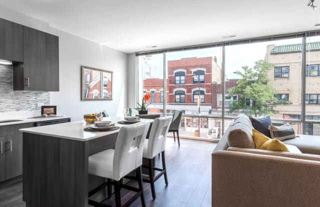 Luxe on Chicago photos photos
