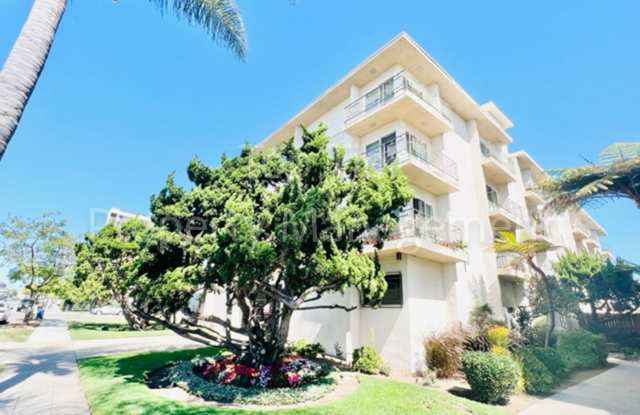 Very nice 2 Bd/2 Ba, 1180sf end-unit Condominium unit in University Heights available 08/01 for lease! photos photos