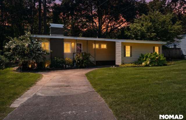 Charming 3BR/2Bath House in Birmingham w/Hot tub Gallery 1