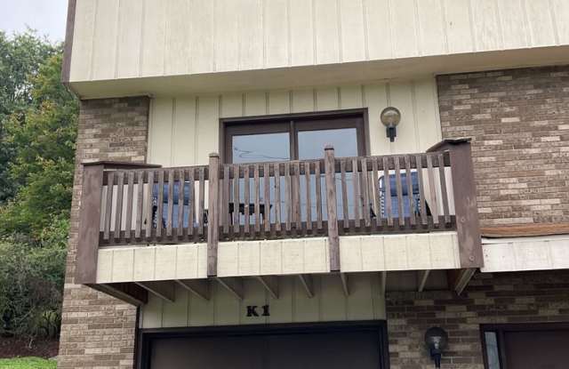 3 Bedroom/ 1.5 Bath Townhome - Med Center/Suncrest Area - Available 5/20/25 - 1222 Van Voorhis Road, Monongalia County, WV 26505