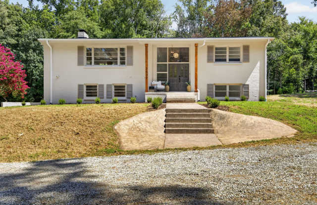 Beautifully renovated 4-bedroom, 3-bath home in Matthews Gallery 1