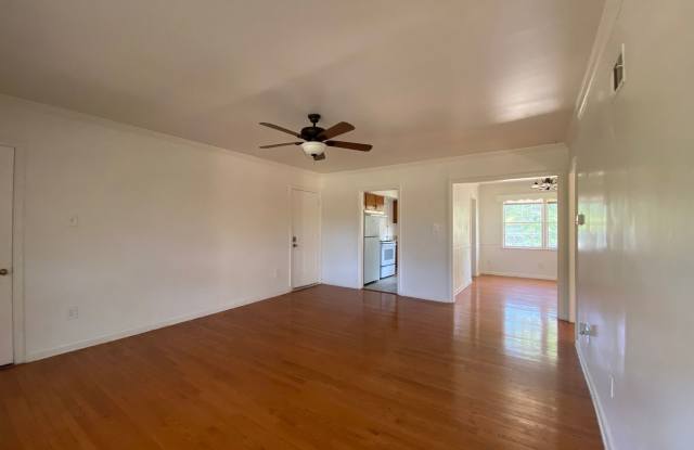 Located in Savannah, GA, this oversized 2-bedroom, 2-bathroom unit. HALF OFF first full months rent with acceptable application and credit. Gallery 3