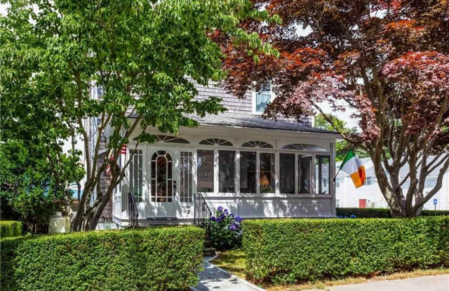 22 Bateman Avenue - 22 Bateman Avenue, Newport, RI 02840