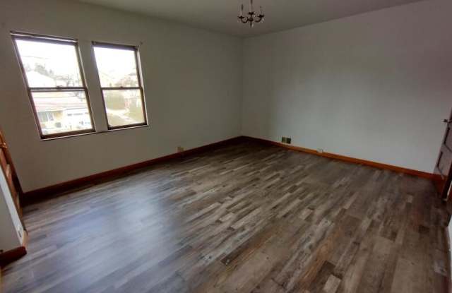 1527 Plum Street - 2 photos photos