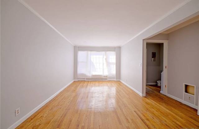226-03 141st Avenue Gallery 4