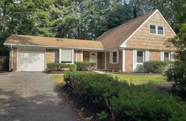 995 Old Town Road - 995 Old Town Road, Coram, NY 11727 995 Old Town Road - 995 Old Town Road, Coram, NY 11727