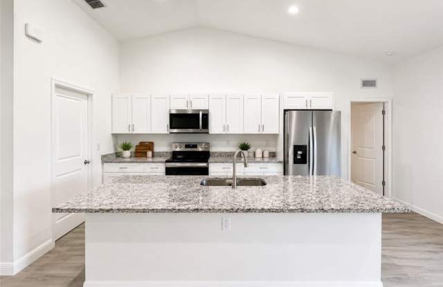 537 GREENBRIAR Boulevard Gallery 2