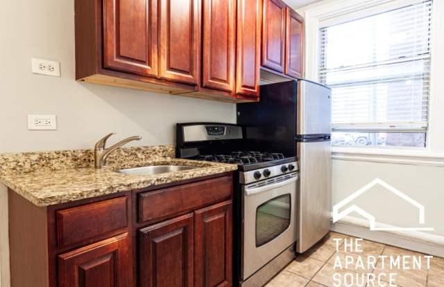 548 West Surf St. photos photos