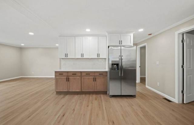 71 Moore Pl Gallery 3