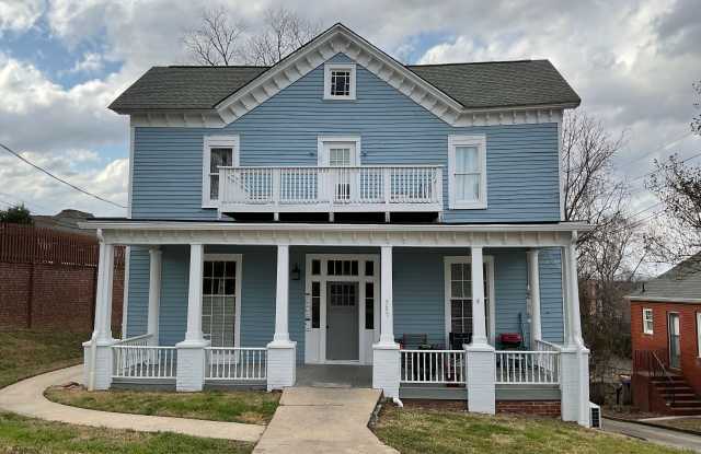 507 E 2nd Street unit: 4 photos photos