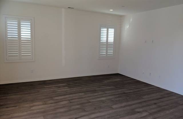327 Lucia Lane Gallery 4