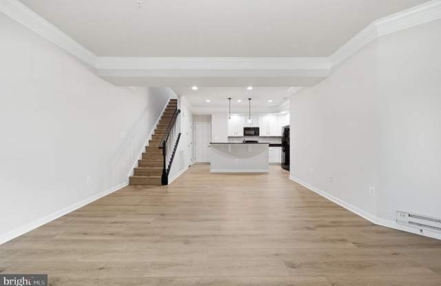 6436 ALAN LINTON Boulevard E Gallery 3
