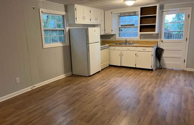1 bed 1 bath off W. Broad St Gallery 3