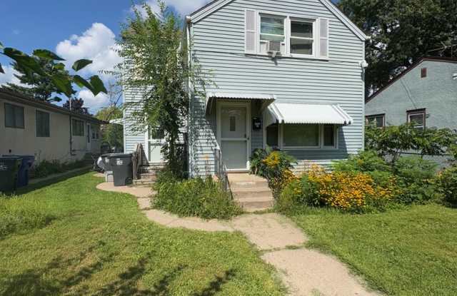 1643 5th St E photos photos