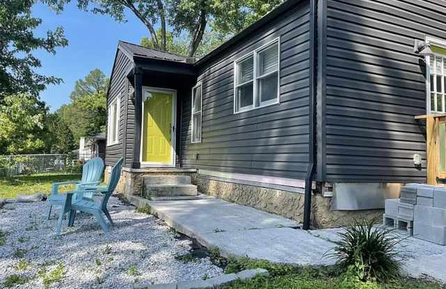 Cozy 2BR Home —1 minute from North Shore / Downtown photos photos