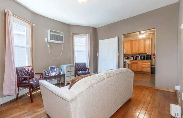 137 Uhland Street - 137 Uhland Street, East Rutherford, NJ 07073
