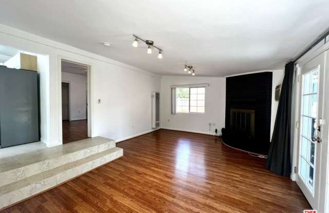 364 N San Vicente Blvd photos photos