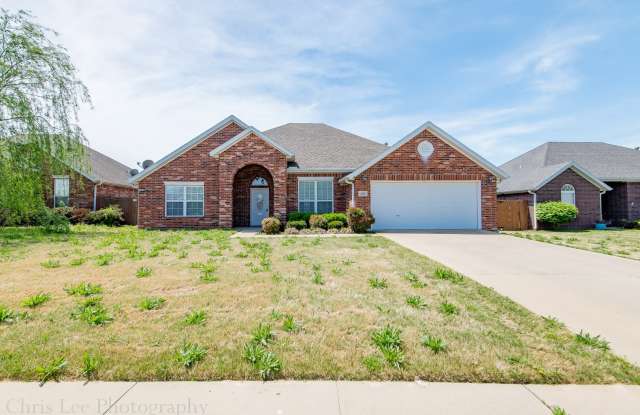 Large 3 Bedroom Home in Perfect Condition! Great Location! photos photos