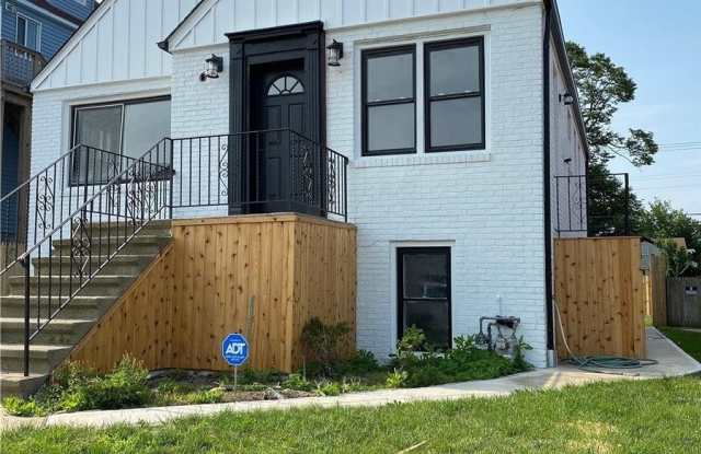 122 E Fulton Street unit: Upper photos photos