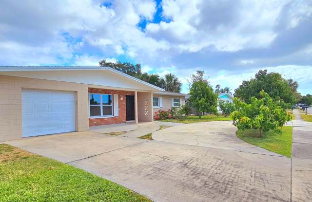 Adorable Fruit Filled Rental 3/2 with Large Flex Family Room- Banana River Drive, Merritt Island Florida Gallery 3