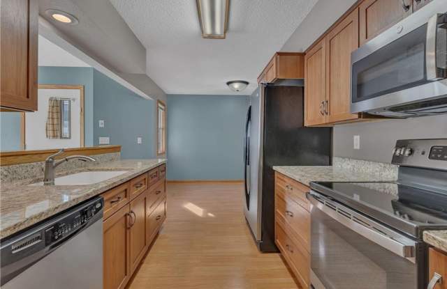 Stunning 3 bed 2 Bath House in Willmar, Available 09/01! photos photos