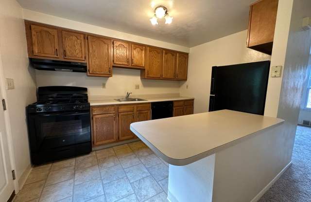 Townhouse in Plum with a Huge Master Bedroom!! Patio, Yard  Garage - Call Today! photos photos
