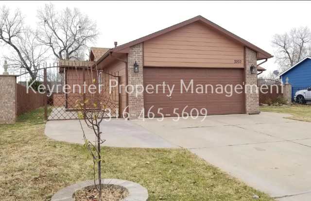 Spacious 4 Bedroom 2 Bathroom House photos photos