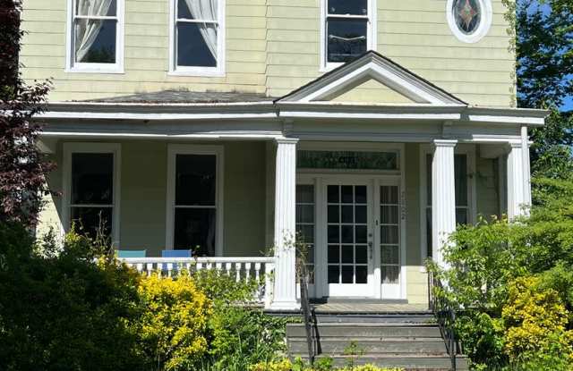 Gorgeous 3 bdrm/2.5 bath newly renovated home with fenced in backyard! photos photos