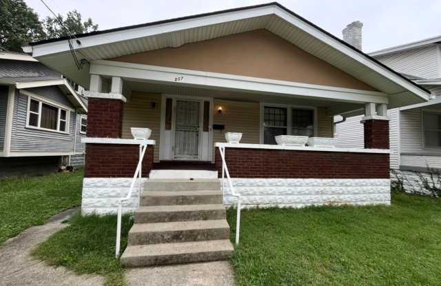 Beautifully renovated 3 bedroom house! - 807 Cecil Avenue, Louisville, KY 40211
