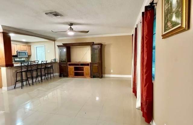 907 Laredo Avenue Gallery 3