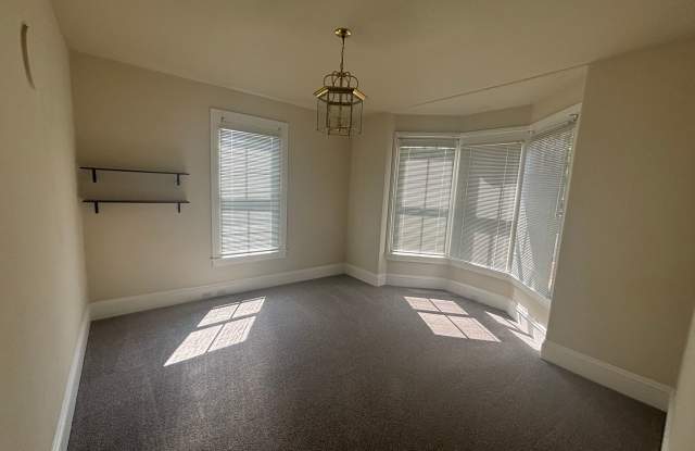 Historic 3-bedroom, 1-bathroom home with bonus office Gallery 4