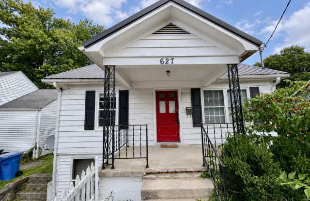 627 Golfview Drive – 4 Bed / 2 Bath Gallery 1
