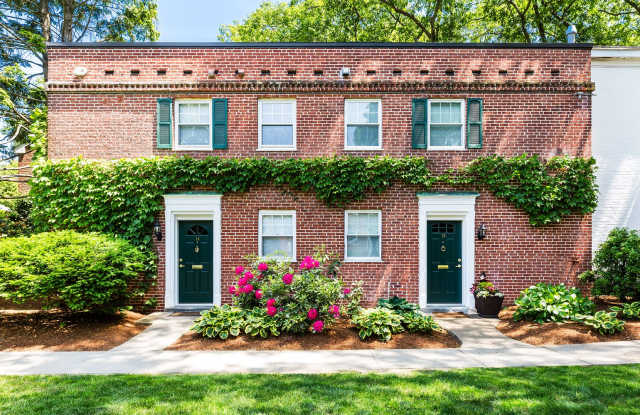 Charming 1 Bedroom-No Broker Fee Gallery 1