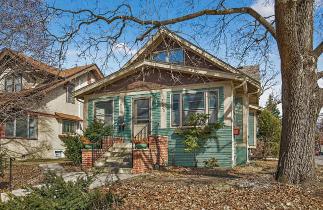 4 Bedroom Uptown Luxury Meets Historic Charm! photos photos