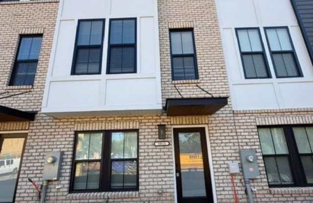 2 BR/2.5BA | Modern Townhome| 2-Car Garage + rooftop terrace Gallery 1